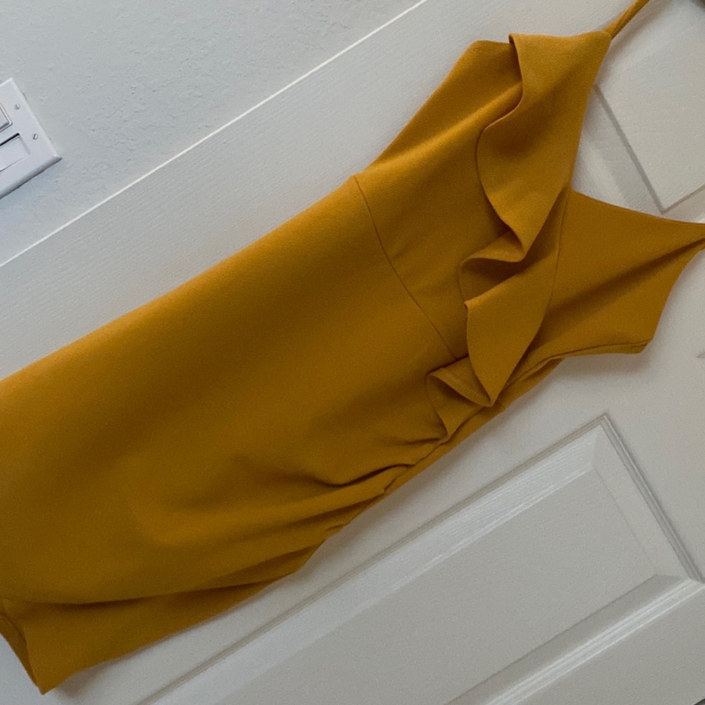 This color mustard is amazing